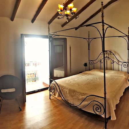 Villa Carabeo เนร์คา ภายนอก รูปภาพ