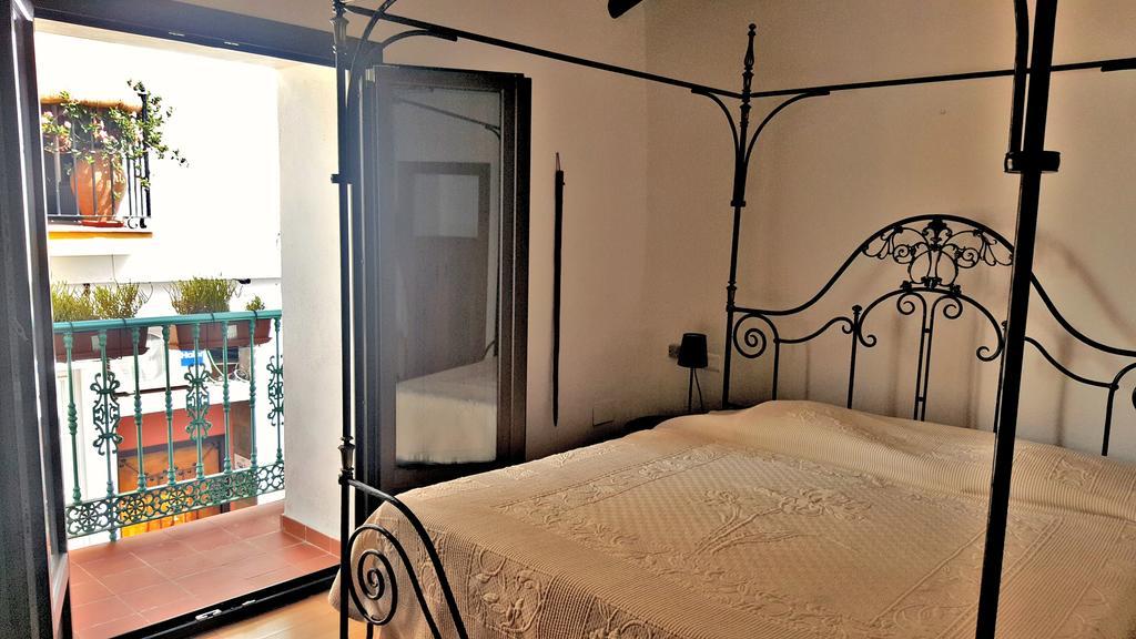Villa Carabeo เนร์คา ภายนอก รูปภาพ