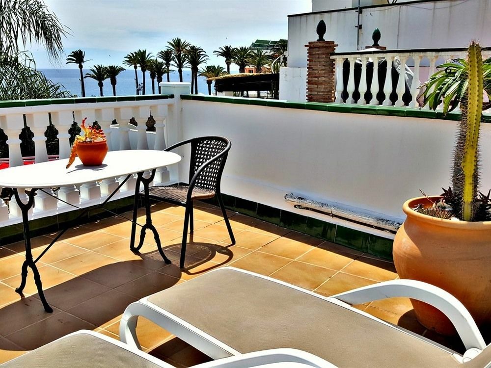 Villa Carabeo เนร์คา ภายนอก รูปภาพ